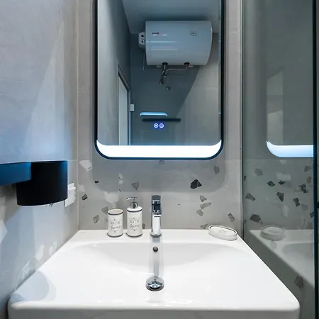 Modern & Stylish Sea With Parking Apartment